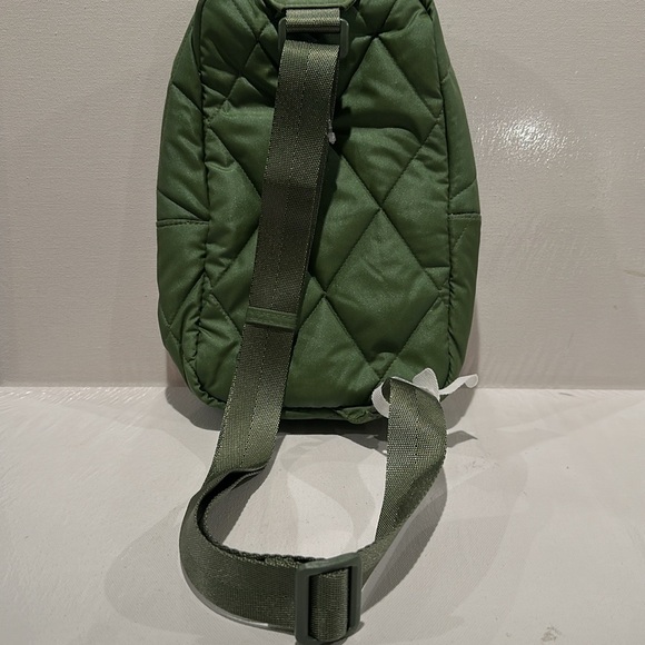 NWT Vera Bradley Essential Sling Crossbady Backpack with Front Pocket. - Picture 4 of 9